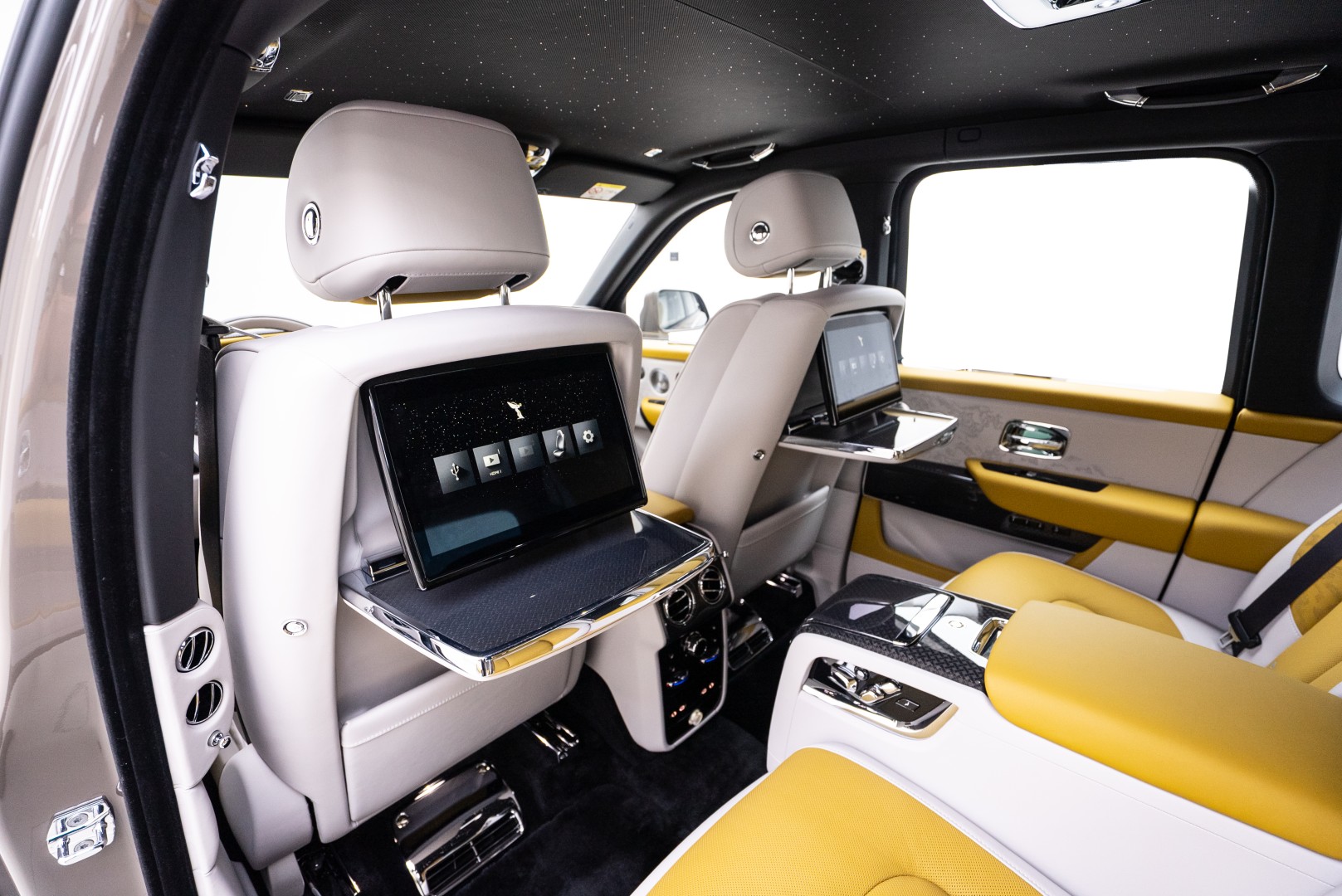 2026 ROLLS ROYCE CULLINAN |BLACK BADGE | GCC | MAIN DEALER WARRANTY SERVICE | BESPOKE AUDIO SYSTEM